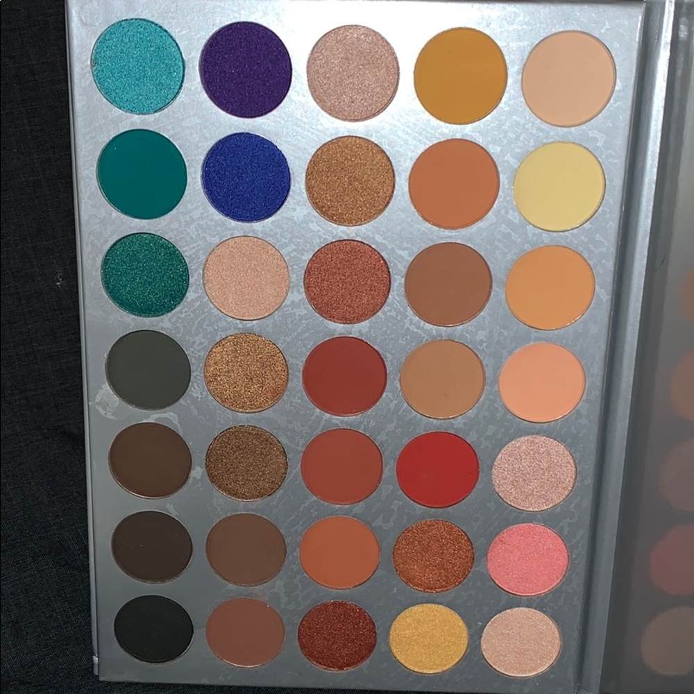 35 shades eye shadow palette NEW
